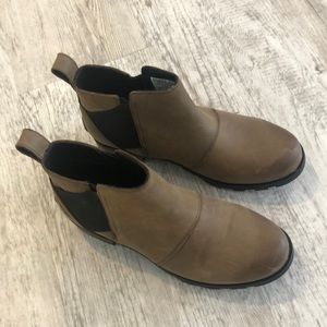 Women’s Sorel sz 6 booties